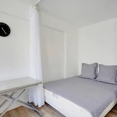 Refait A Neuf - * Paris